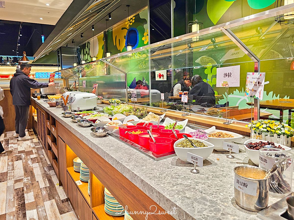 【橫濱牛排台北松菸誠品店】國父紀念館美食：大巨蛋附近日系牛排餐廳，自助吧吃到飽 @兔兒毛毛姊妹花