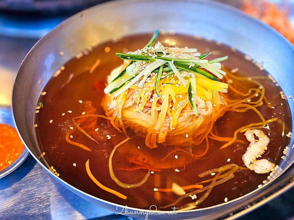 釜山海雲台美食》伍班長烤肉｜50年老字號炭火五花肉名店，附中文菜單與爐邊烤蒸蛋 @兔兒毛毛姊妹花