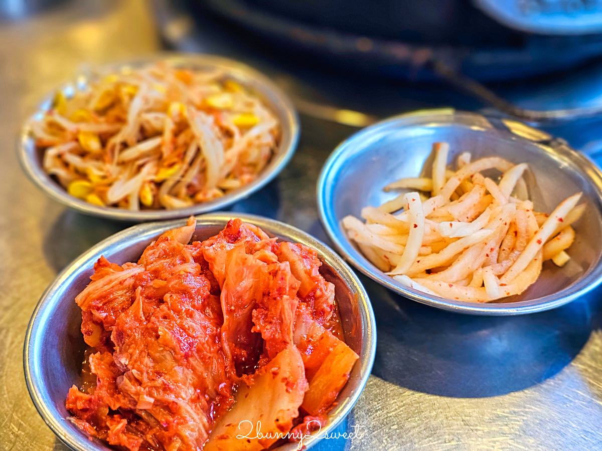 釜山海雲台美食》伍班長烤肉｜50年老字號炭火五花肉名店，附中文菜單與爐邊烤蒸蛋 @兔兒毛毛姊妹花