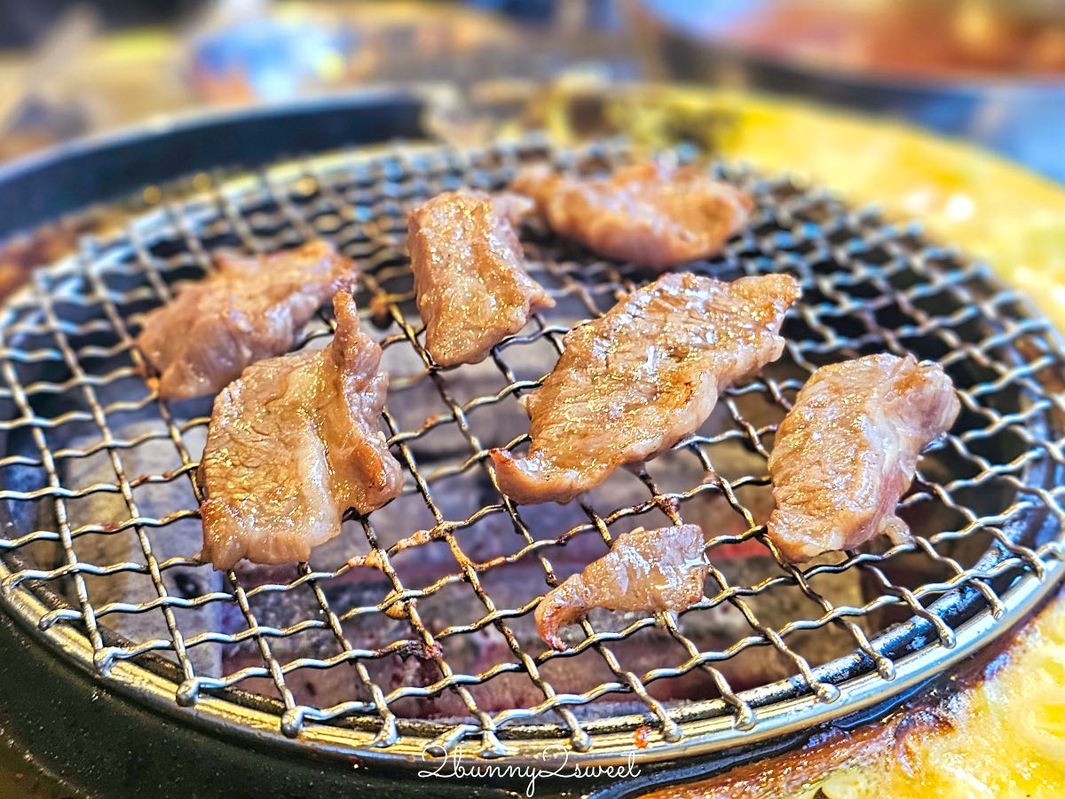 釜山海雲台美食》伍班長烤肉｜50年老字號炭火五花肉名店，附中文菜單與爐邊烤蒸蛋 @兔兒毛毛姊妹花
