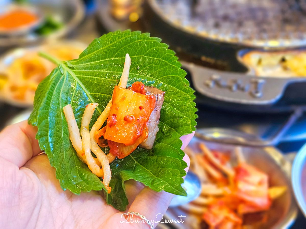 釜山海雲台美食》伍班長烤肉｜50年老字號炭火五花肉名店，附中文菜單與爐邊烤蒸蛋 @兔兒毛毛姊妹花