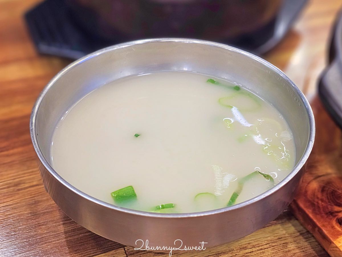 釜山南浦美食》南浦雪濃湯｜24小時營業、地鐵站步行2分鐘，有中文菜單的暖胃牛骨湯飯老店 @兔兒毛毛姊妹花