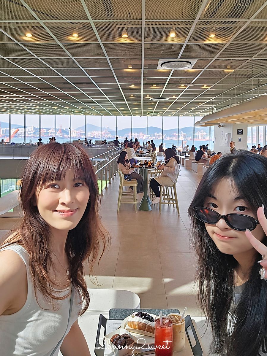 釜山影島 P.ARK Cafe & Bakery｜釜山最大海景咖啡廳，階梯劇場座位＋港灣第一排景觀，Arte Museum旁必訪打卡景點 @兔兒毛毛姊妹花