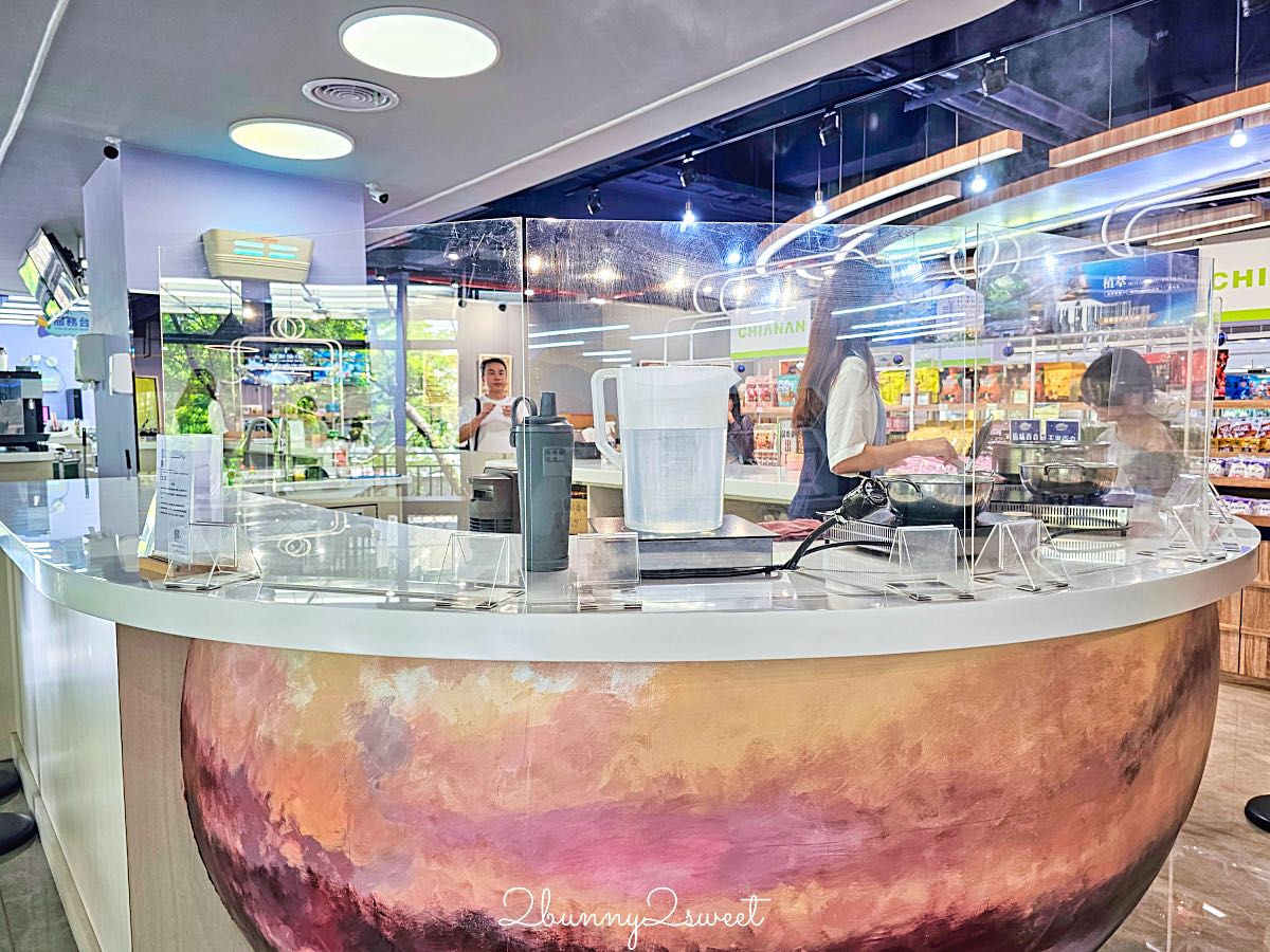 【丸聚星球】嘉義觀光工廠推薦｜免費參觀太空星球主題館、貢丸DIY、試吃美食，親子雨天景點 @兔兒毛毛姊妹花