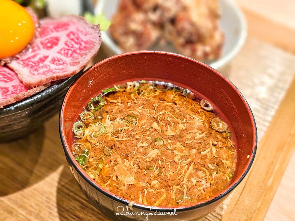 【肉タレ屋 なんばBAL店 Nikutareya Meat BAL Namba】大阪難波黑毛和牛丼推薦！金賞烤牛肉丼、A5和牛、菜單價位一次看 @兔兒毛毛姊妹花