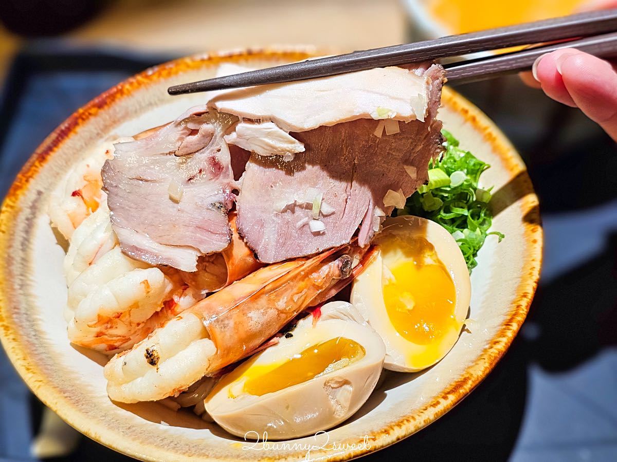 【龍鱗拉麵】台北中山站美食｜豪華蝦肉拉麵超吸睛！免費加麵加湯，中山站拉麵推薦 @兔兒毛毛姊妹花