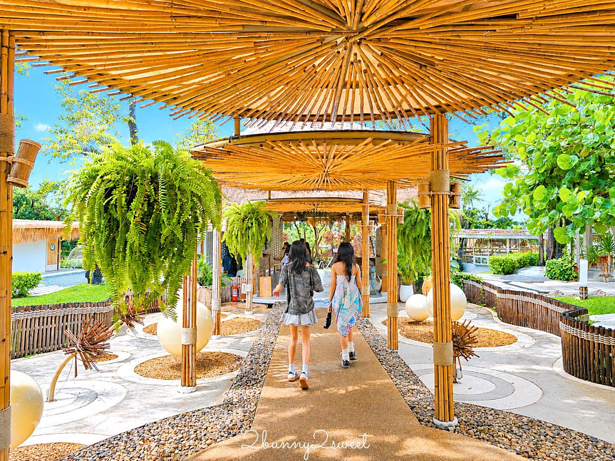 【The Oxygen Beachfront Oasis】芭達雅海景餐廳推薦！坐第一排看海吃泰國料理，超美竹編南洋風餐廳 @兔兒毛毛姊妹花