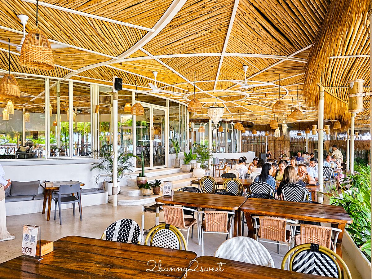 【The Oxygen Beachfront Oasis】芭達雅海景餐廳推薦！坐第一排看海吃泰國料理，超美竹編南洋風餐廳 @兔兒毛毛姊妹花