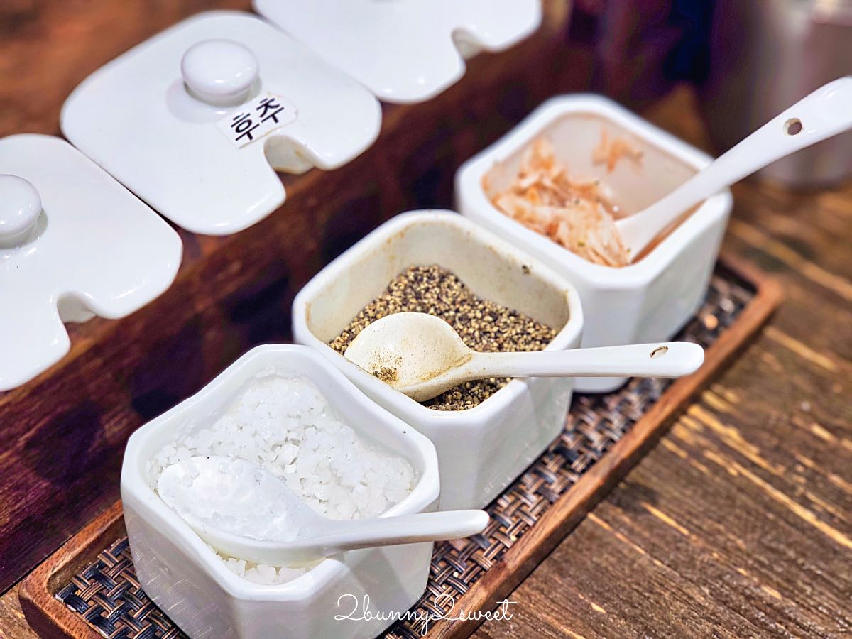 【嚴湧帛豬肉湯飯海雲台店】釜山必吃豬肉湯飯！海雲台早餐推薦，釜山式、密陽式雙湯頭 @兔兒毛毛姊妹花