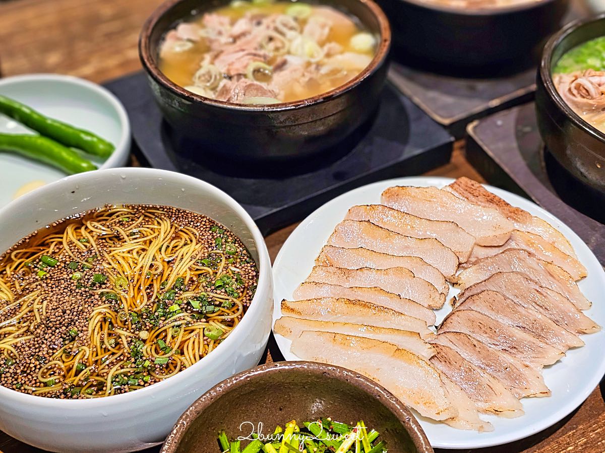 【嚴湧帛豬肉湯飯海雲台店】釜山必吃豬肉湯飯！海雲台早餐推薦，釜山式、密陽式雙湯頭 @兔兒毛毛姊妹花
