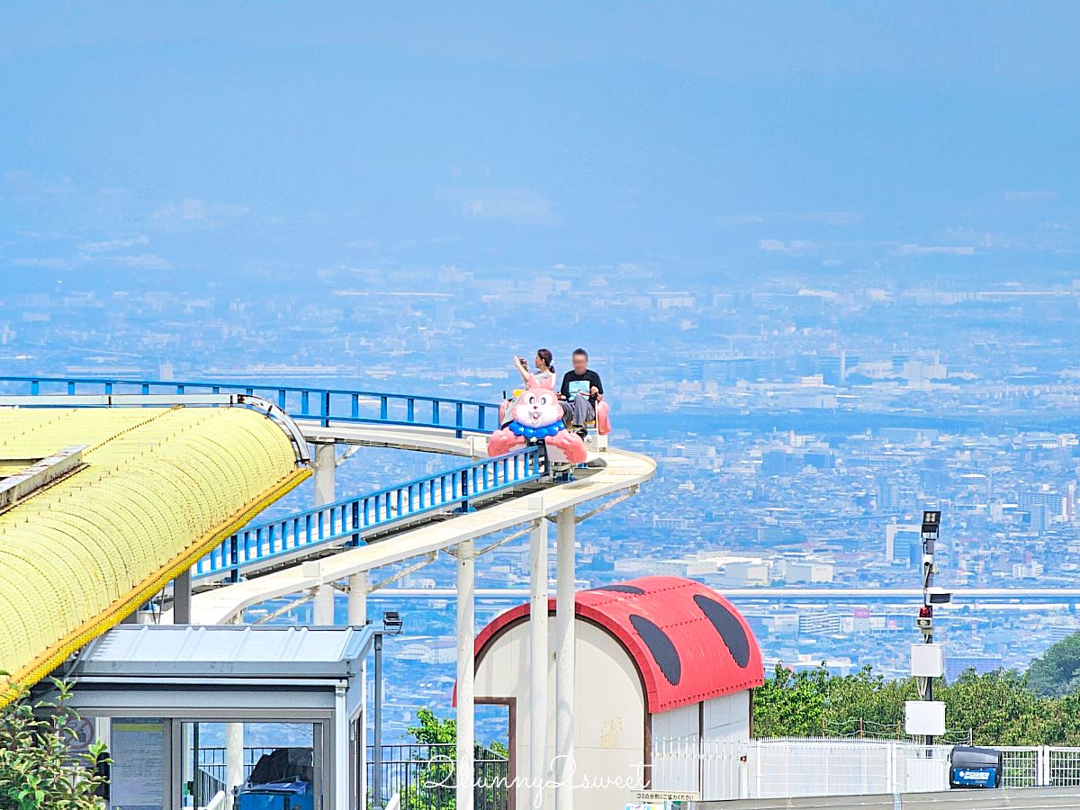 【生駒山上遊樂園】大阪近郊免費入園親子景點！奈良必玩山頂空中腳踏車、門票交通設施攻略 @兔兒毛毛姊妹花