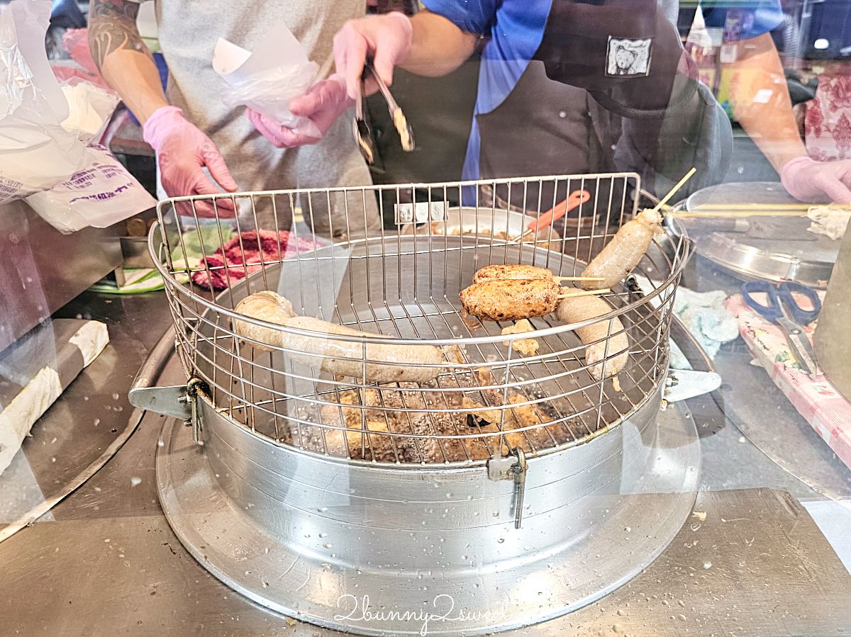 【阿霞龍鳳腿】瑞芳60年老店！現包現炸15元銅板美食，瑞芳火車站必吃小吃 @兔兒毛毛姊妹花