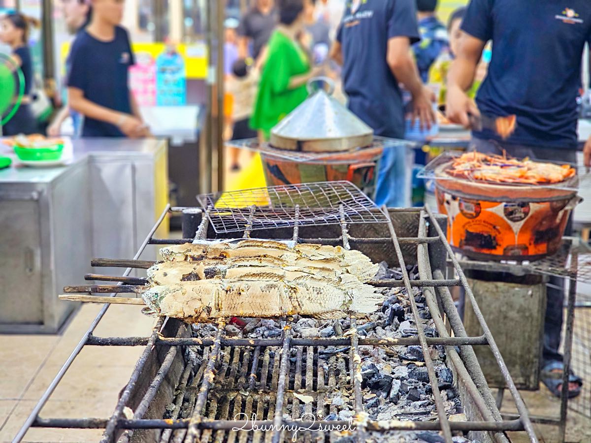 【蝦姐妹餐廳 Kung Phuean Praew】泰國大城美食推薦！現烤大頭河蝦鮮甜爆膏，平價海鮮餐廳必吃 @兔兒毛毛姊妹花
