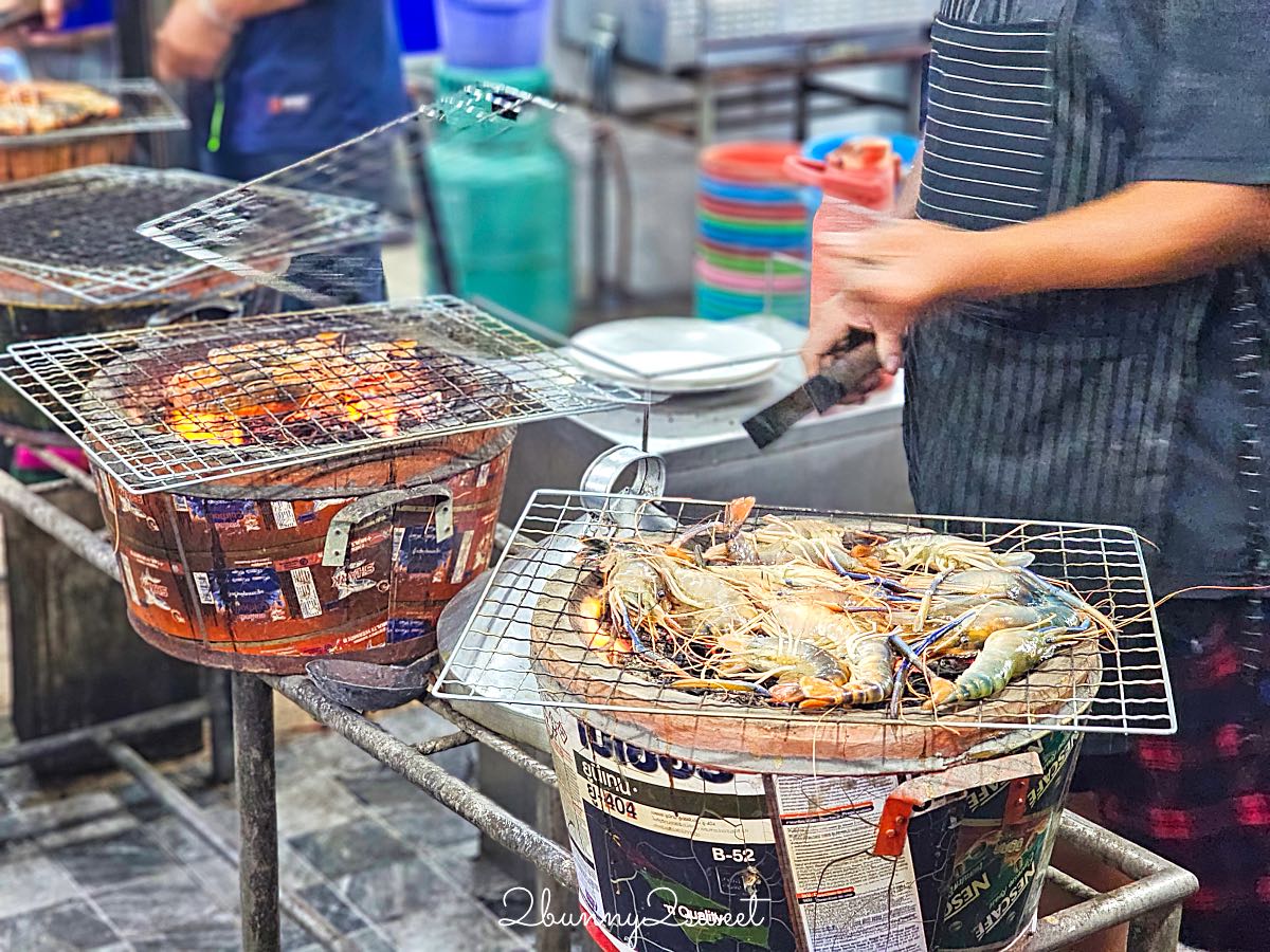 【蝦姐妹餐廳 Kung Phuean Praew】泰國大城美食推薦！現烤大頭河蝦鮮甜爆膏，平價海鮮餐廳必吃 @兔兒毛毛姊妹花
