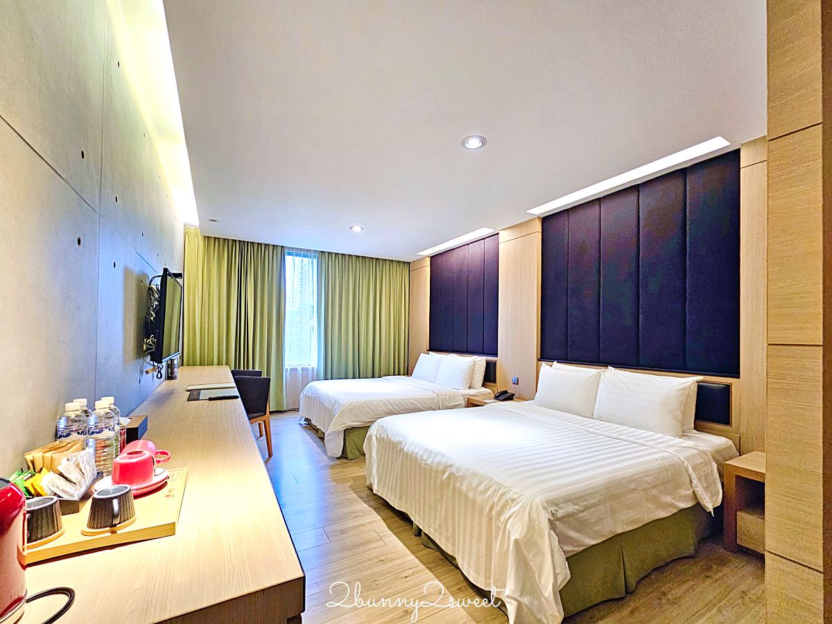 【HOTEL R14 巨蛋旅店】高雄巨蛋住宿推薦！捷運站步行1分鐘、兩大床家庭房、蔬食自助早餐開箱 @兔兒毛毛姊妹花