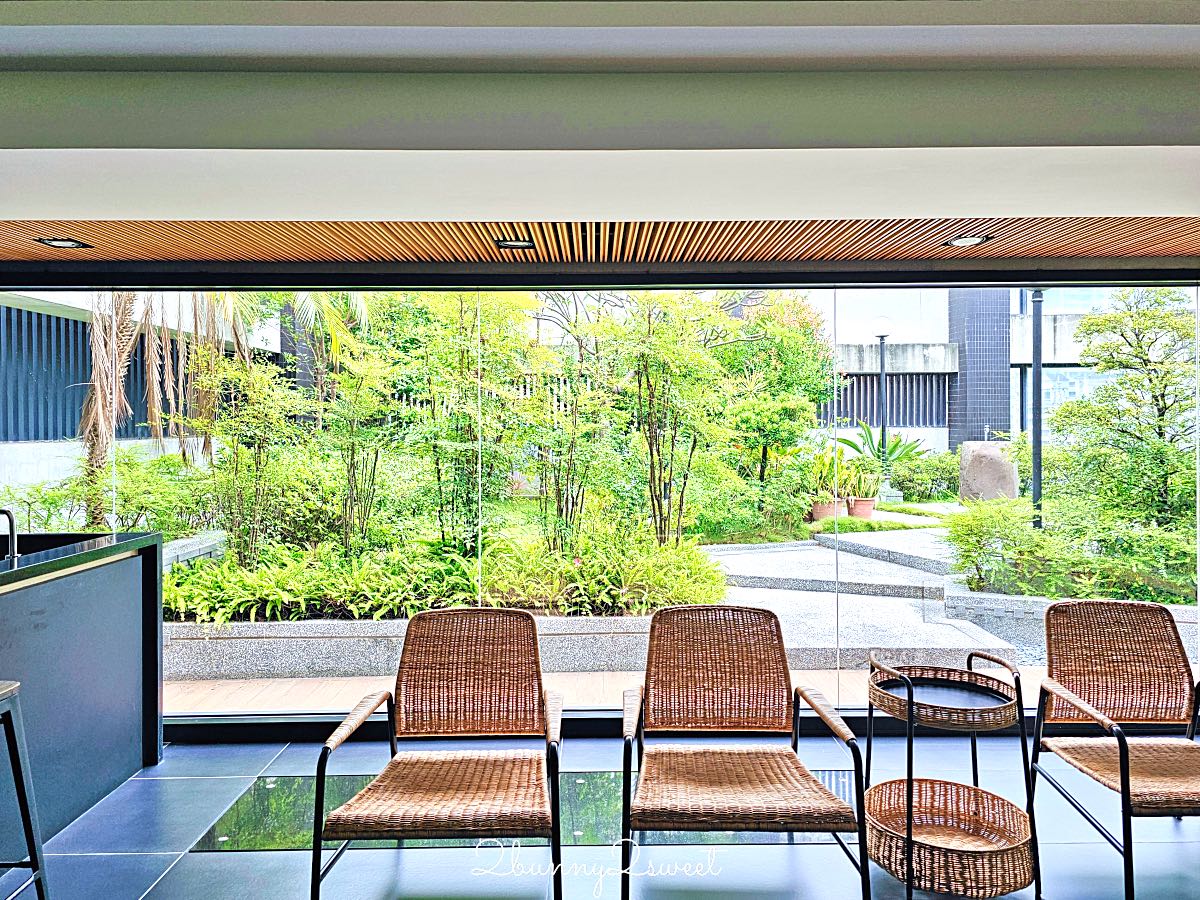 【HOTEL R14 巨蛋旅店】高雄巨蛋住宿推薦!捷運站步行1分鐘、兩大床家庭房、蔬食自助早餐開箱 @兔兒毛毛姊妹花 【HOTEL R14 巨蛋旅店】高雄巨蛋住宿推薦!捷運站步行1分鐘、兩大床家庭房、蔬食自助早餐開箱 @兔兒毛毛姊妹花