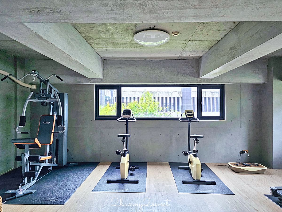 【HOTEL R14 巨蛋旅店】高雄巨蛋住宿推薦！捷運站步行1分鐘、兩大床家庭房、蔬食自助早餐開箱 @兔兒毛毛姊妹花