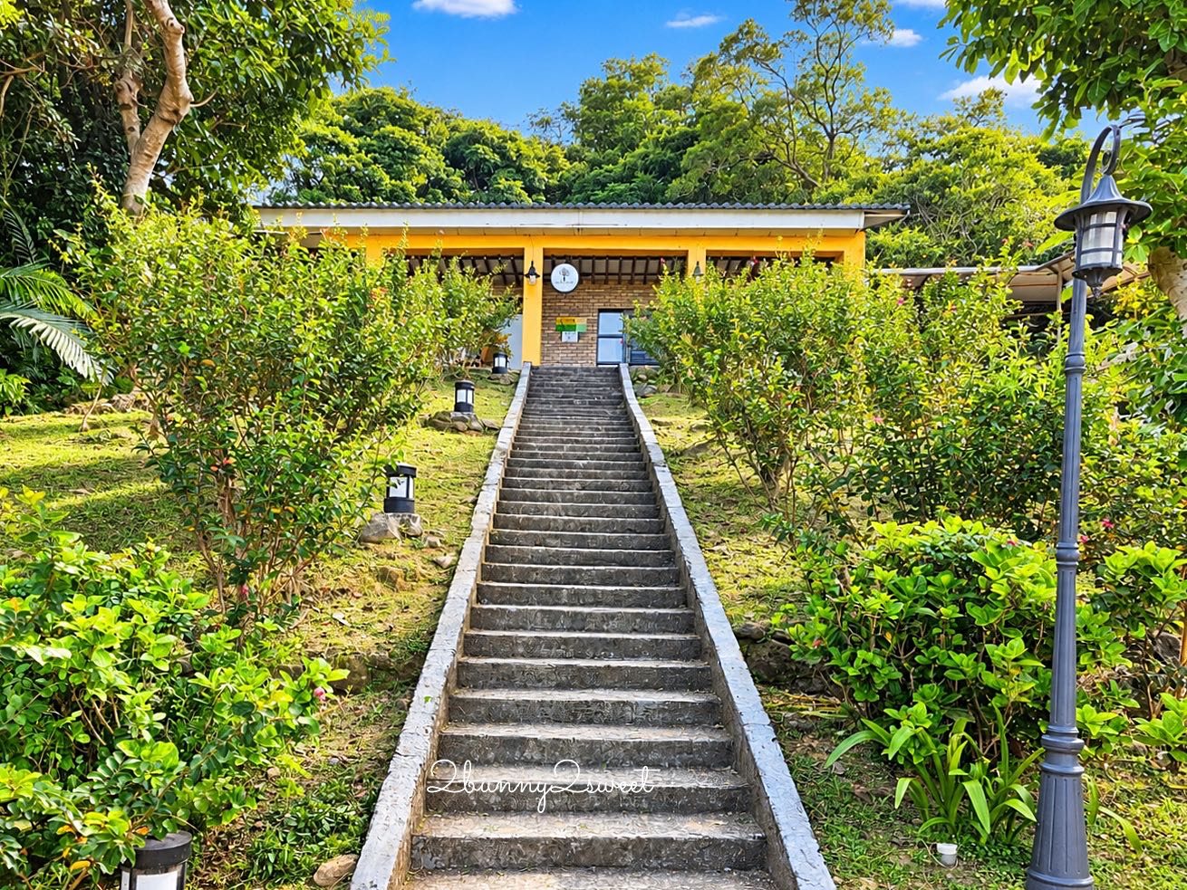 【遇見習得咖啡館】萬里半山腰海景咖啡廳，孫理蓮紀念營地內看基隆嶼喝咖啡 @兔兒毛毛姊妹花