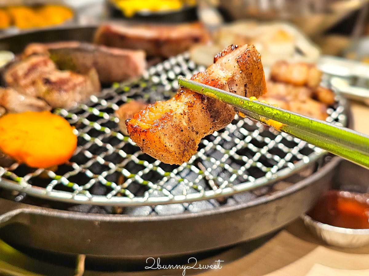 【SSAM 韓式燒肉專門店 遠東大巨蛋店】台北大巨蛋美食推薦，專人代烤韓式豬肉拼盤必吃枕頭肉 @兔兒毛毛姊妹花
