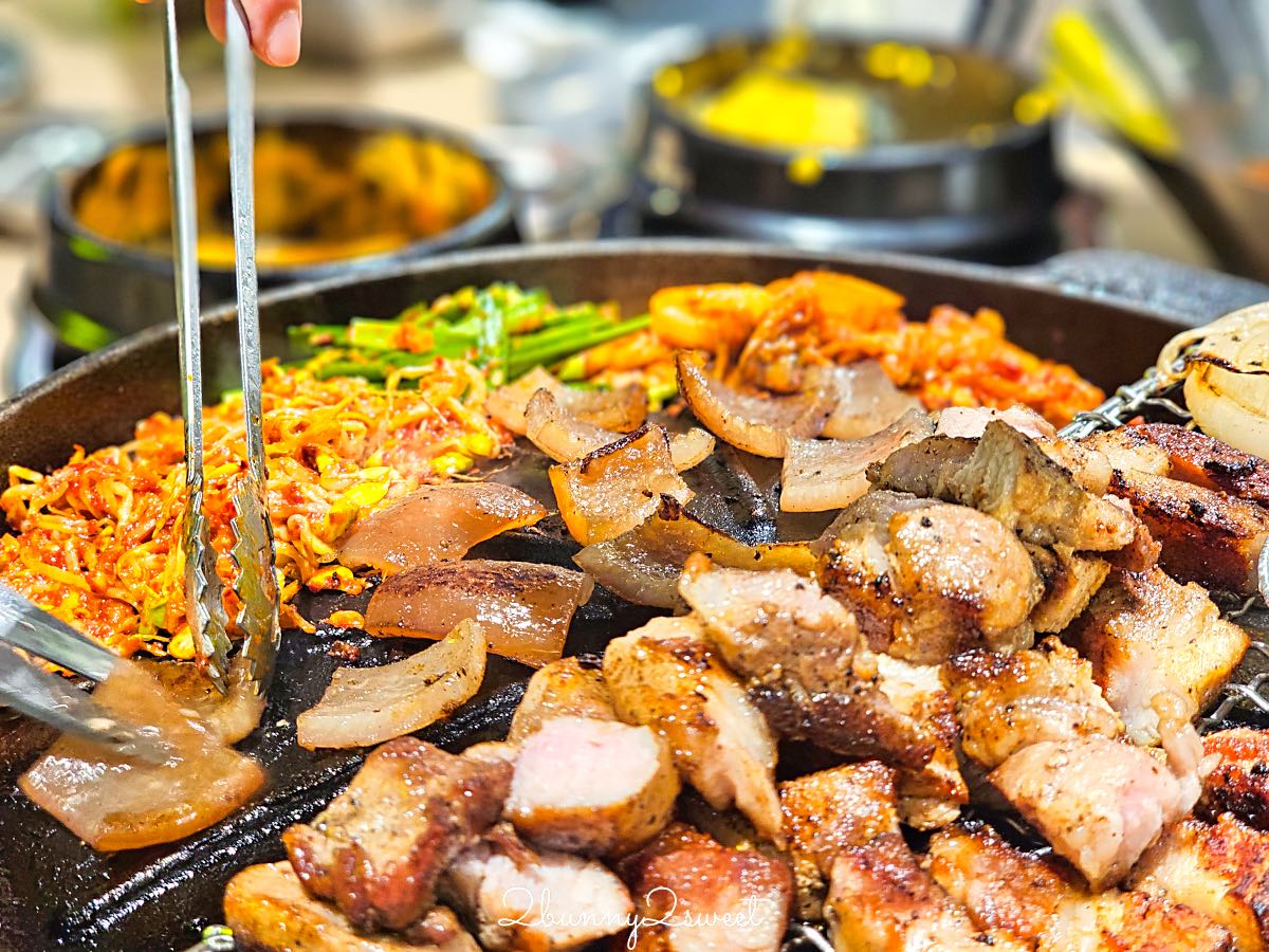 【SSAM 韓式燒肉專門店 遠東大巨蛋店】台北大巨蛋美食推薦，專人代烤韓式豬肉拼盤必吃枕頭肉 @兔兒毛毛姊妹花