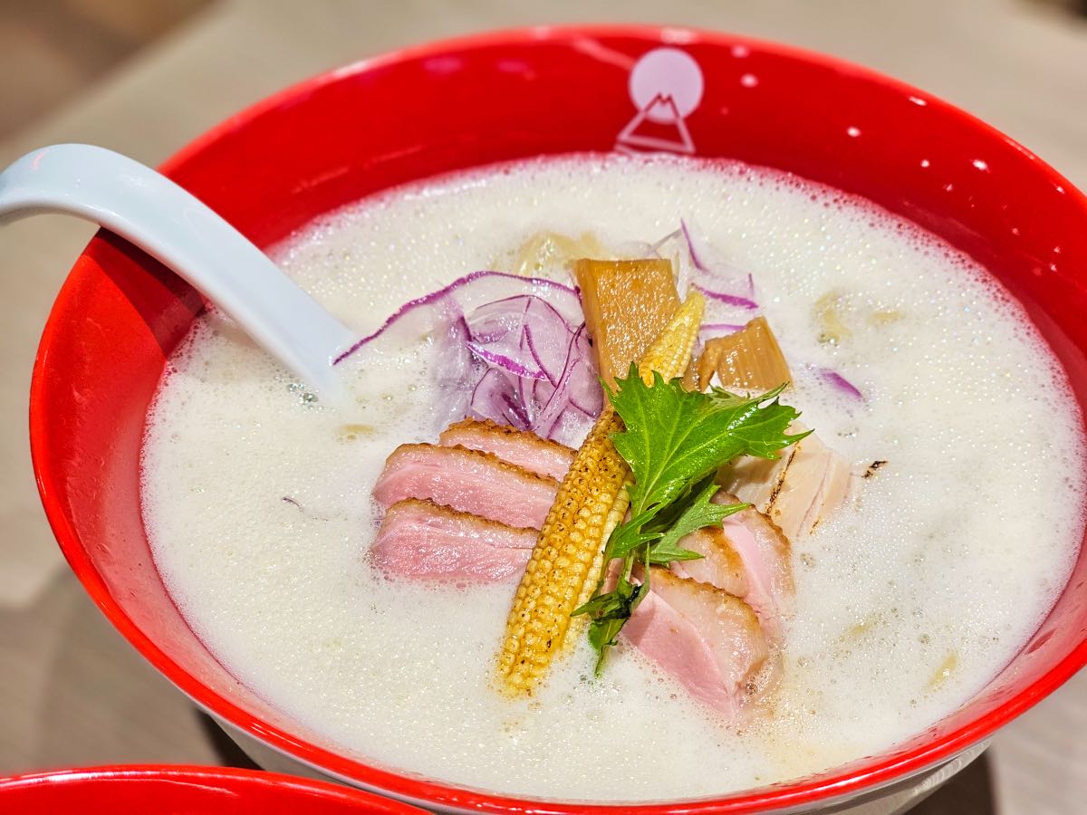 【MEN-EIJI 北海道鴨白湯拉麵】台北小巨蛋美食,札幌米其林必比登鴨白湯拉麵,演唱會前後吃得到 @兔兒毛毛姊妹花 【MEN-EIJI 北海道鴨白湯拉麵】台北小巨蛋美食,札幌米其林必比登鴨白湯拉麵,演唱會前後吃得到 @兔兒毛毛姊妹花