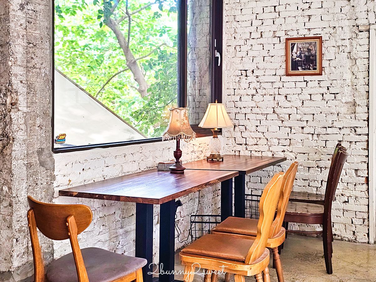 【2J Cafe】台北大安森林公園咖啡廳｜大安站藤蔓老宅餐廳、正餐鹹食與復古工業風空間 @兔兒毛毛姊妹花