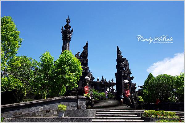 [Bali 2012] 紀錄峇里島血淚革命史的『小婆羅浮屠』 @兔兒毛毛姊妹花