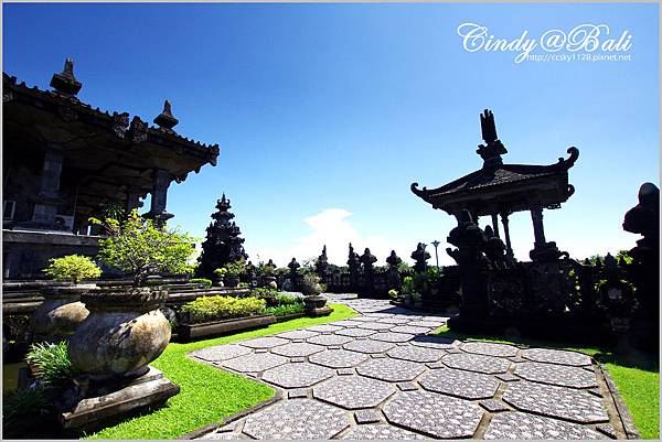 [Bali 2012] 紀錄峇里島血淚革命史的『小婆羅浮屠』 @兔兒毛毛姊妹花