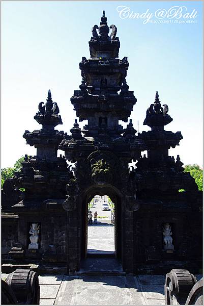 [Bali 2012] 紀錄峇里島血淚革命史的『小婆羅浮屠』 @兔兒毛毛姊妹花