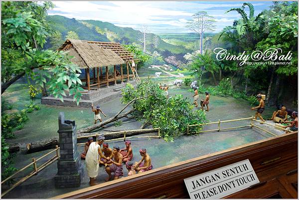 [Bali 2012] 紀錄峇里島血淚革命史的『小婆羅浮屠』 @兔兒毛毛姊妹花