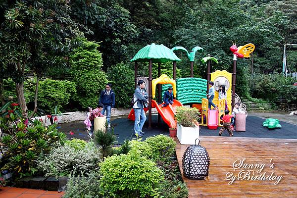 [親子餐廳。台北] 兔兒的2歲生日趴@象園咖啡 (Elephant Garden) @兔兒毛毛姊妹花