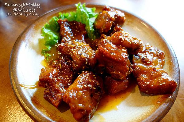 [親子遊。苗栗] 草莓。溫泉。牧場行 (上)-棗莊用餐餵兔子&大湖採草莓 @兔兒毛毛姊妹花