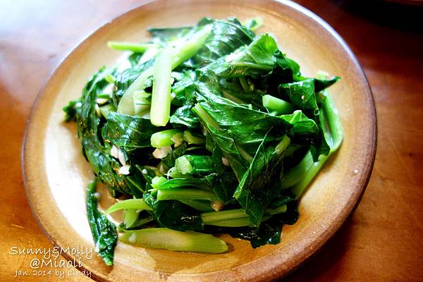 [親子遊。苗栗] 草莓。溫泉。牧場行 (上)-棗莊用餐餵兔子&大湖採草莓 @兔兒毛毛姊妹花