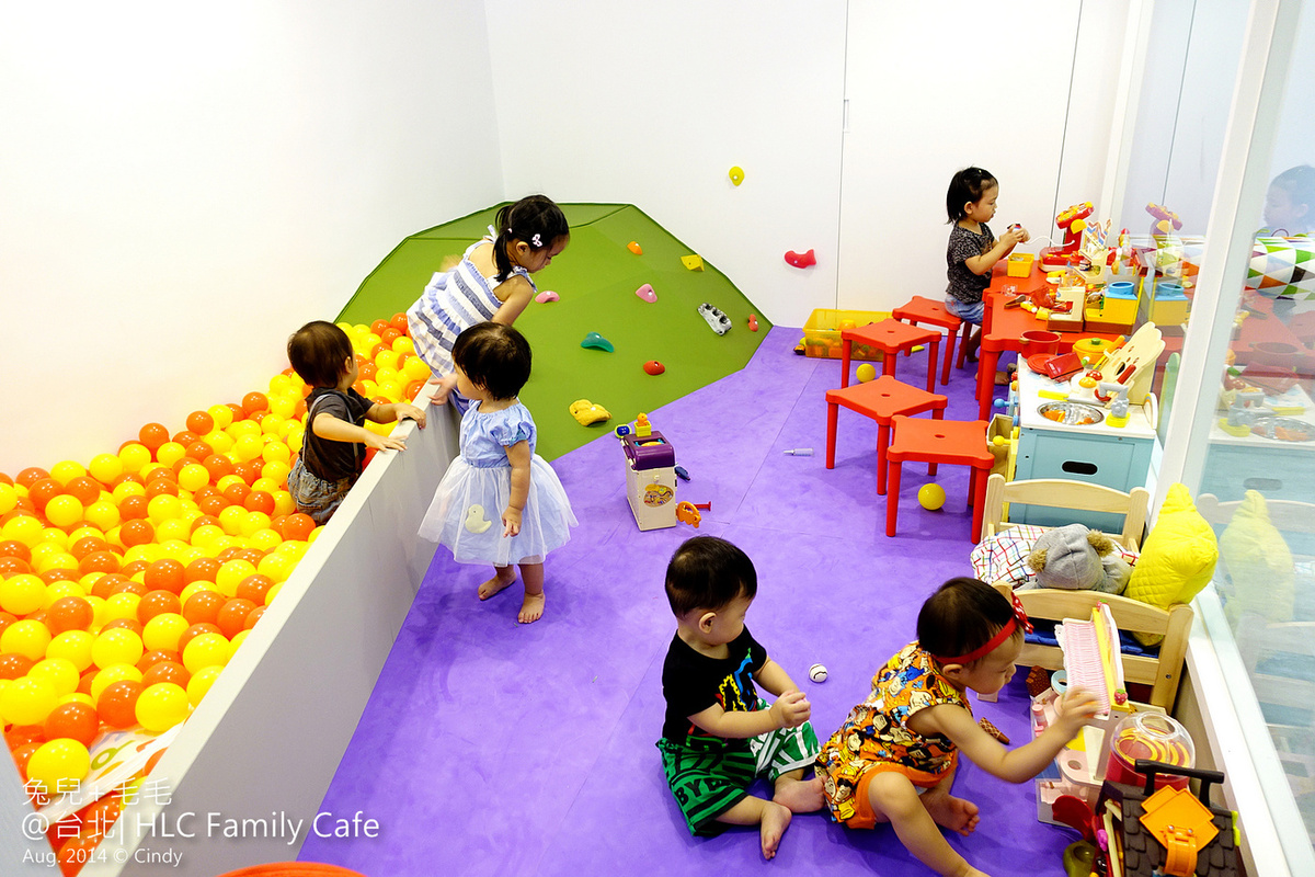 [親子餐廳。台北] 餐點好吃x空間舒適~爸媽孩子都滿意的『小零錢 HLC Family Cafe』(已歇業) @兔兒毛毛姊妹花