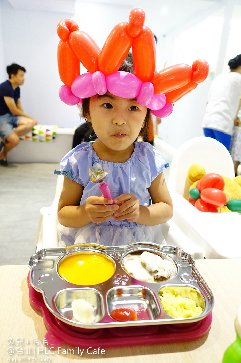 [親子餐廳。台北] 餐點好吃x空間舒適~爸媽孩子都滿意的『小零錢 HLC Family Cafe』(已歇業) @兔兒毛毛姊妹花