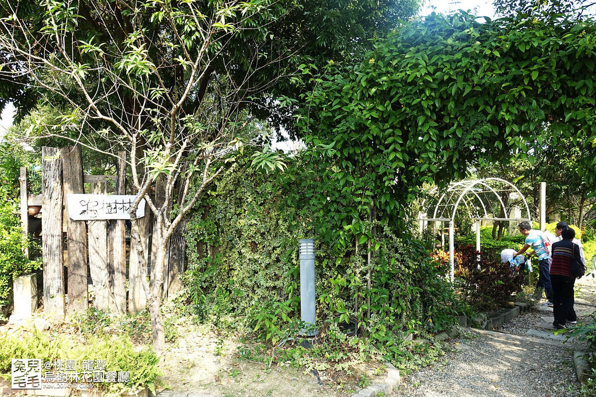 [桃園。庭園餐廳] 『烏樹林花園餐廳』大草坪吹泡泡＋大溪花海農場餵食羊咩咩 @兔兒毛毛姊妹花