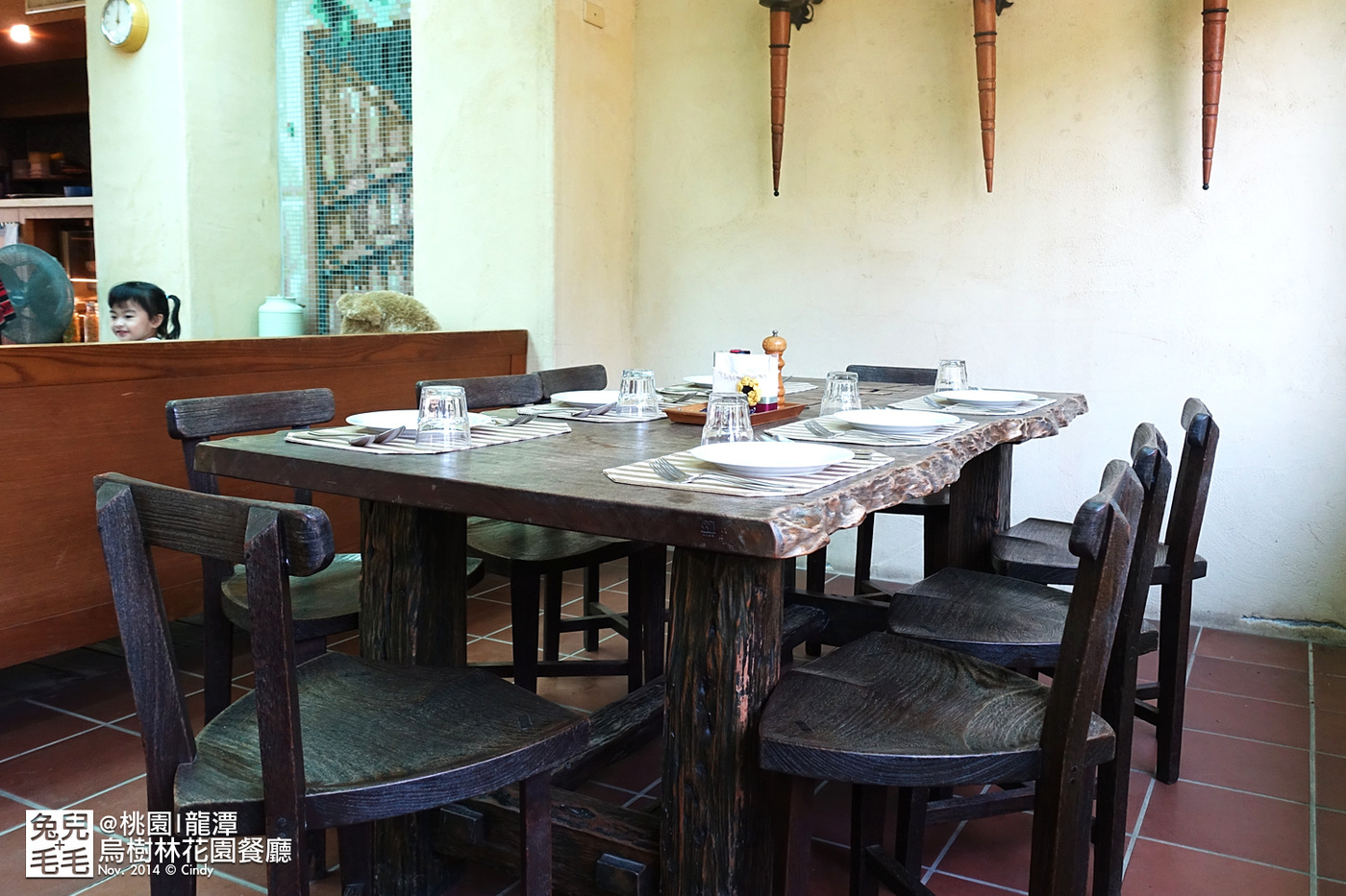 [桃園。庭園餐廳] 『烏樹林花園餐廳』大草坪吹泡泡＋大溪花海農場餵食羊咩咩 @兔兒毛毛姊妹花