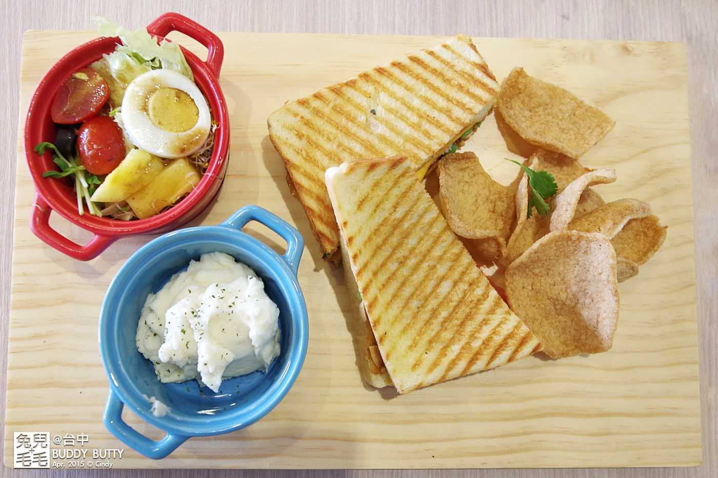 [食＠台中] 窩在床下吃三明治!!?? ＠Buddy Butty 英倫風輕食/Brunch餐廳 (逢甲商圈) @兔兒毛毛姊妹花