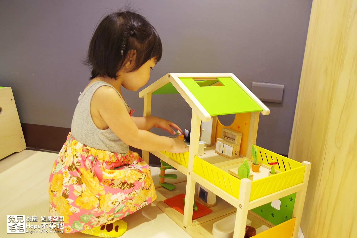 [桃園。室內樂園] 原木打造的高質感遊戲室～『Hape 木樂地。桃禧館』～室內沙坑、扮家家、工程組、軌道車…玩具超豐富!!!｜桃園室內景點｜雨天景點 @兔兒毛毛姊妹花