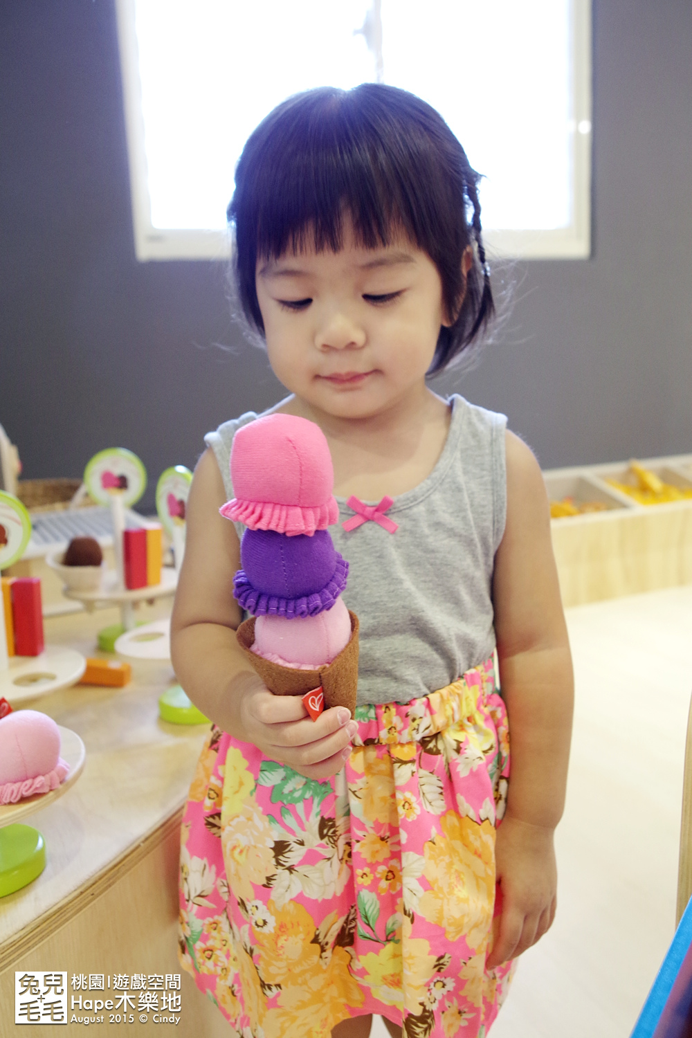 [桃園。室內樂園] 原木打造的高質感遊戲室～『Hape 木樂地。桃禧館』～室內沙坑、扮家家、工程組、軌道車…玩具超豐富!!!｜桃園室內景點｜雨天景點 @兔兒毛毛姊妹花