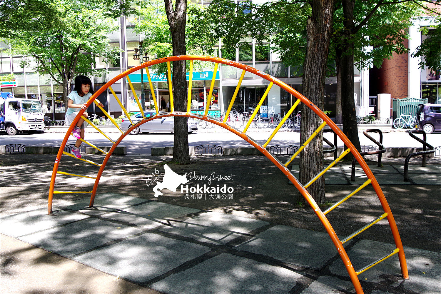 [北海道|親子|自駕] 大通公園～電視塔、烤玉米、溜滑梯～大人小孩都愛的免費公園｜札幌親子景點｜溜滑梯公園｜免費景點 @兔兒毛毛姊妹花