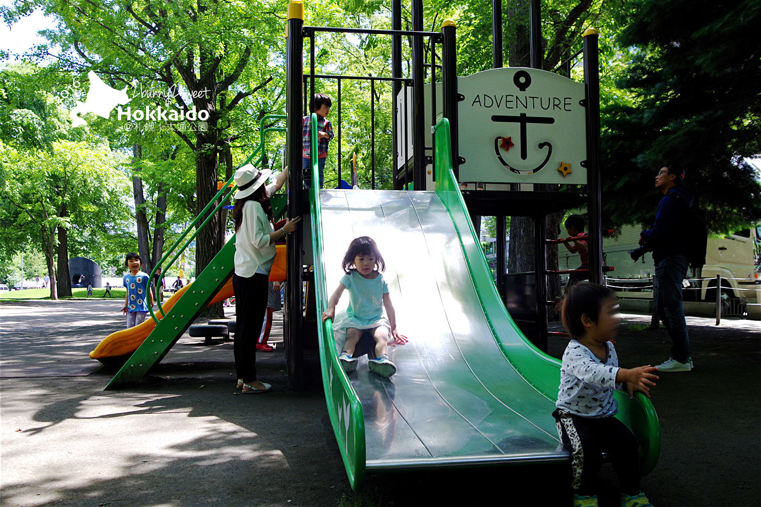 [北海道|親子|自駕] 大通公園～電視塔、烤玉米、溜滑梯～大人小孩都愛的免費公園｜札幌親子景點｜溜滑梯公園｜免費景點 @兔兒毛毛姊妹花
