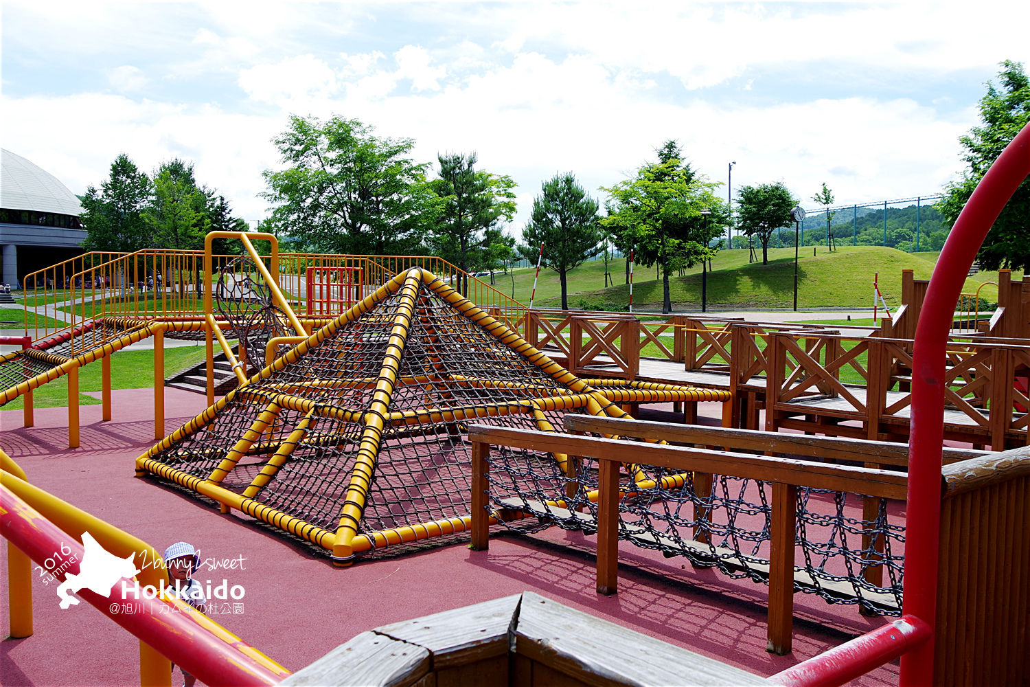 [北海道|親子|自駕] 神威の杜公園 (カムイの杜公園)~室內室外都超好玩的無料公園～旭川親子景點｜溜滑梯公園｜免費景點｜室內樂園 @兔兒毛毛姊妹花