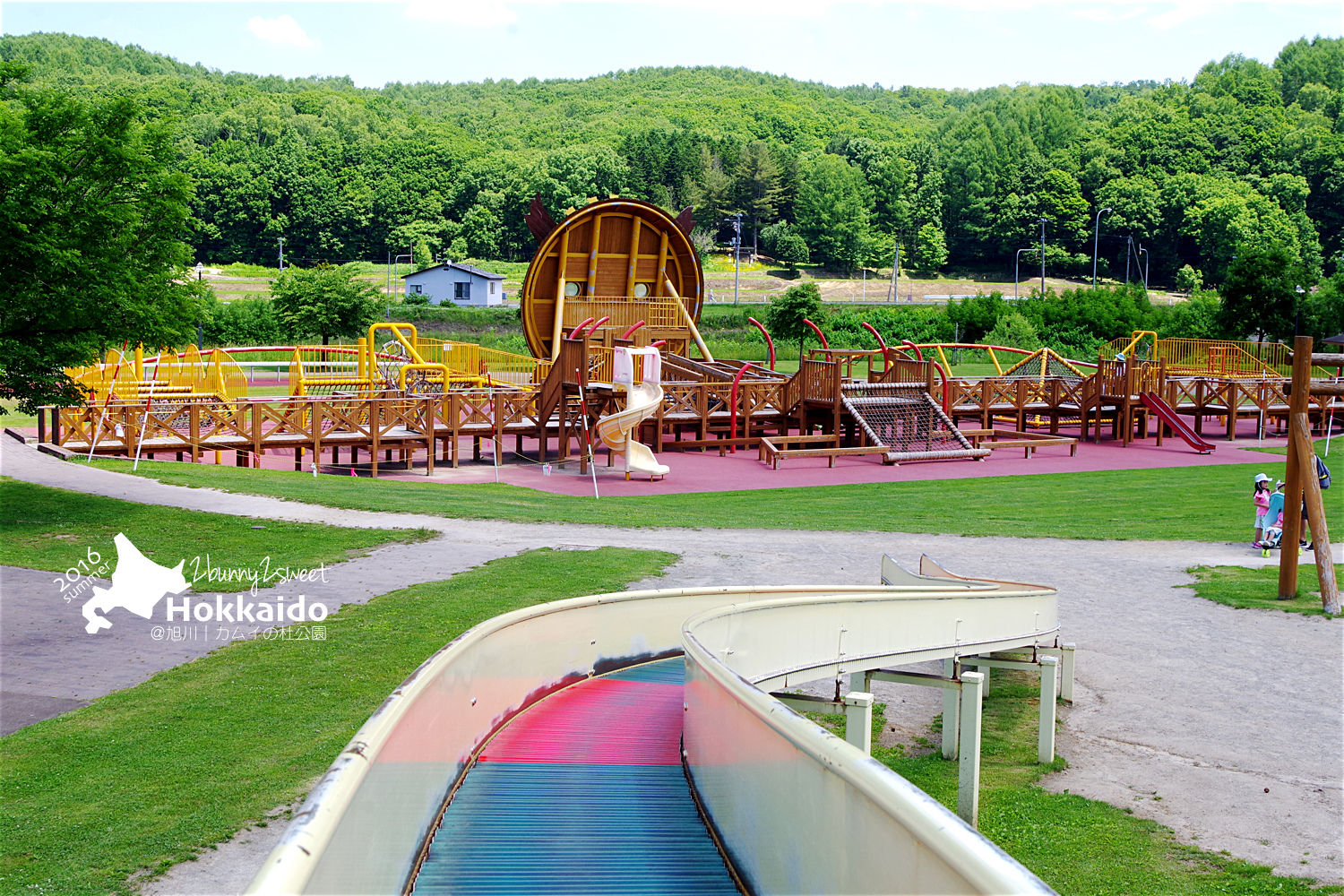 [北海道|親子|自駕] 神威の杜公園 (カムイの杜公園)~室內室外都超好玩的無料公園～旭川親子景點｜溜滑梯公園｜免費景點｜室內樂園 @兔兒毛毛姊妹花