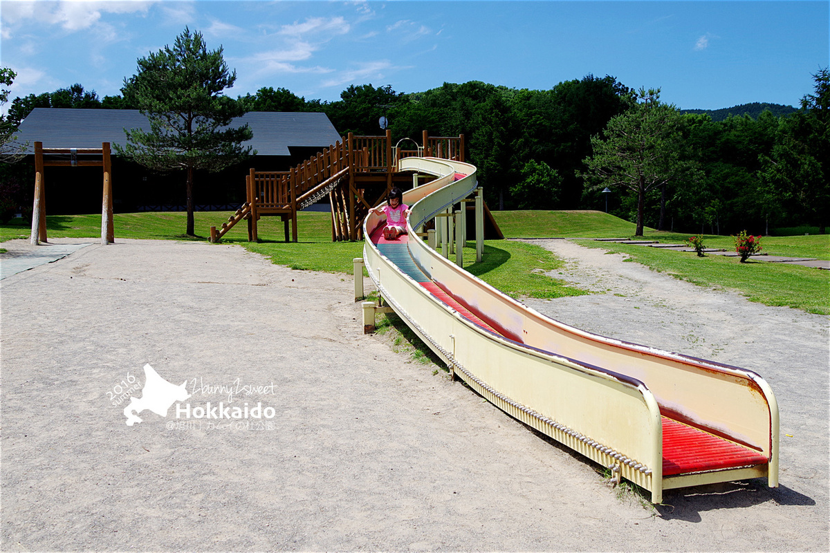 [北海道|親子|自駕] 神威の杜公園 (カムイの杜公園)~室內室外都超好玩的無料公園～旭川親子景點｜溜滑梯公園｜免費景點｜室內樂園 @兔兒毛毛姊妹花