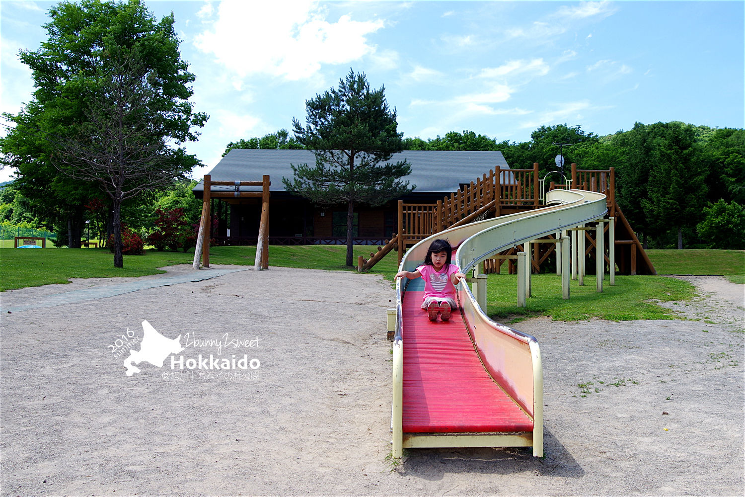 [北海道|親子|自駕] 神威の杜公園 (カムイの杜公園)~室內室外都超好玩的無料公園～旭川親子景點｜溜滑梯公園｜免費景點｜室內樂園 @兔兒毛毛姊妹花