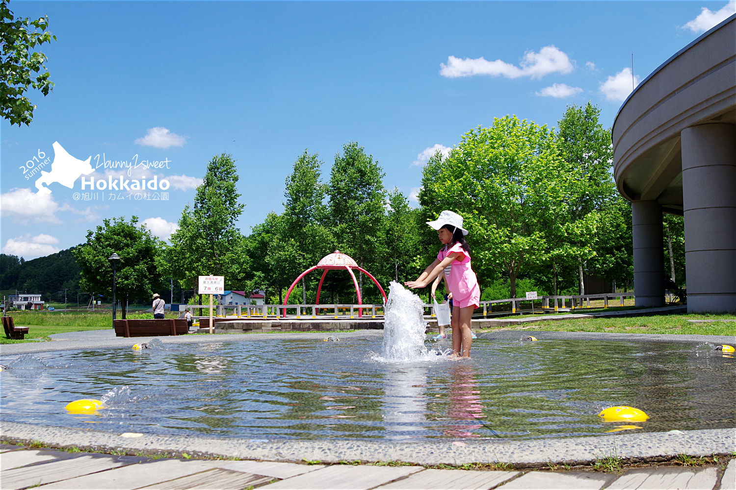 [北海道|親子|自駕] 神威の杜公園 (カムイの杜公園)~室內室外都超好玩的無料公園～旭川親子景點｜溜滑梯公園｜免費景點｜室內樂園 @兔兒毛毛姊妹花