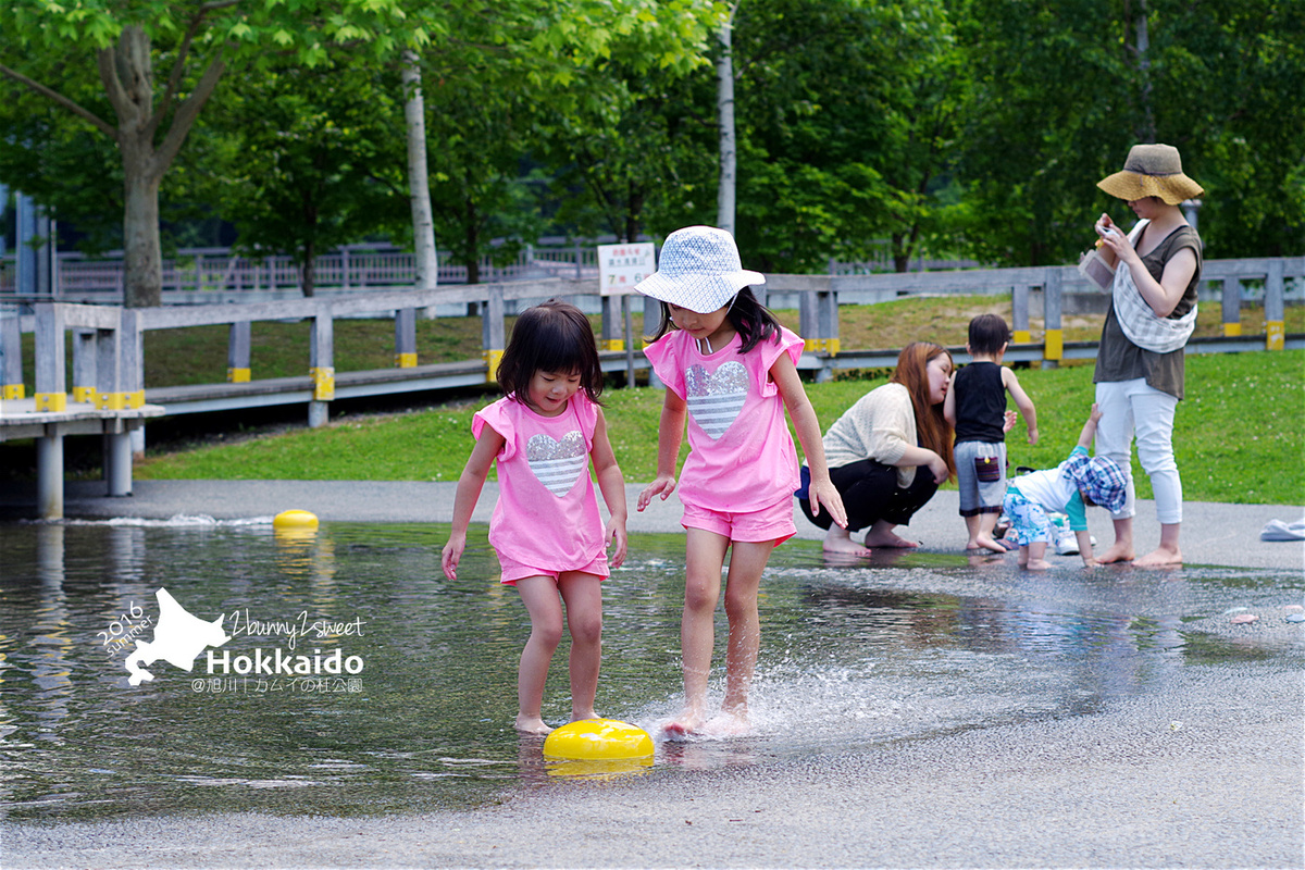 [北海道|親子|自駕] 神威の杜公園 (カムイの杜公園)~室內室外都超好玩的無料公園～旭川親子景點｜溜滑梯公園｜免費景點｜室內樂園 @兔兒毛毛姊妹花