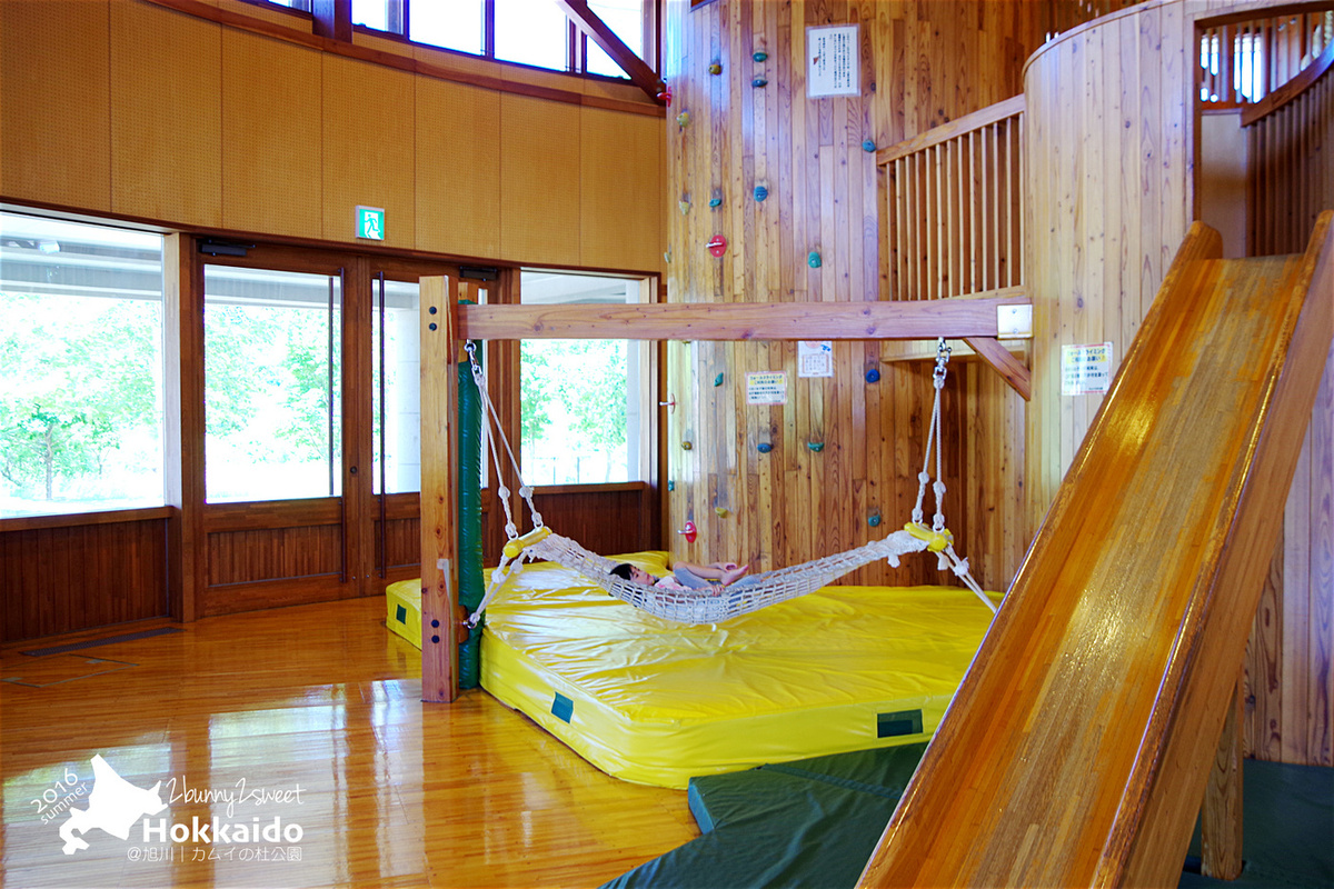 [北海道|親子|自駕] 神威の杜公園 (カムイの杜公園)~室內室外都超好玩的無料公園～旭川親子景點｜溜滑梯公園｜免費景點｜室內樂園 @兔兒毛毛姊妹花