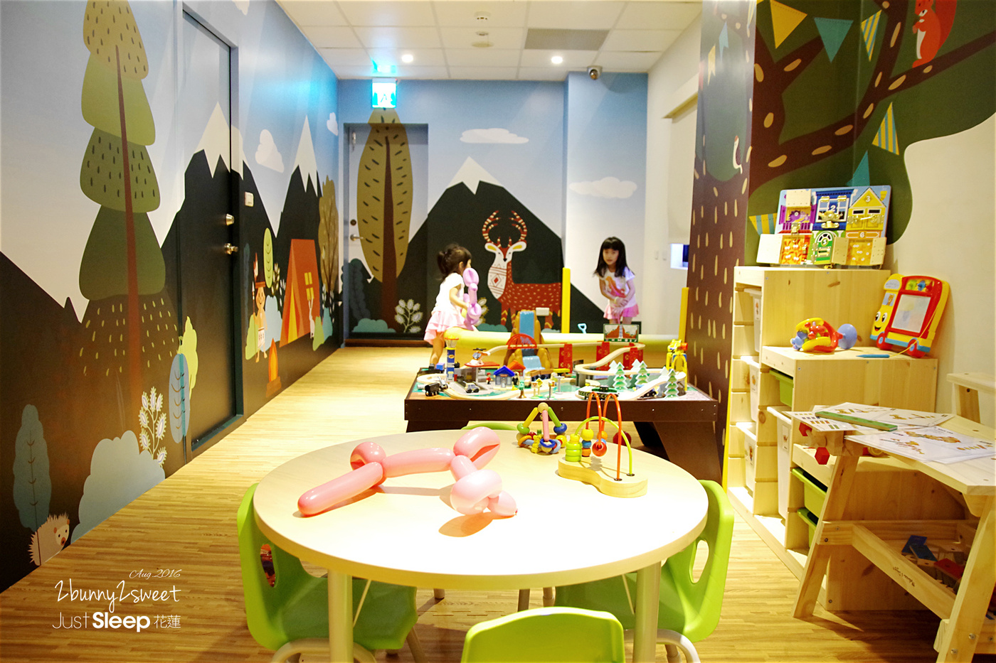 [親子飯店。花蓮] 花蓮捷絲旅 Hape 家庭房～商務旅館 x 原木玩具～ 住進花蓮捷絲旅 Hape 家庭房還需要出門玩嗎? @兔兒毛毛姊妹花